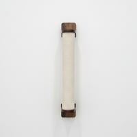 عمود الخدش الخشبي