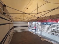 مضلة المنيوم مع الرواق ابيض مخطط واجهه شفاف 3*4 مت...