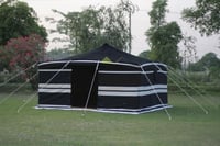 خيمة سوداء مقاس 4x4 يارد (على شكل بيت شعر)