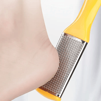 مجموعة من 9 قطع محمولة للعناية بالقدمين