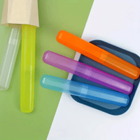 حافظة بلاستيك لفرش الاسنان الوان متعددة ثلاث عبوات