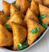 مثلثات كفتة البطاطس (٣٠ حبة مفرزنة)