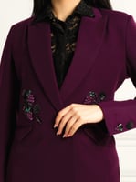 بدلة أنيقة وراقية