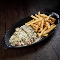 دجاج برودواي مع صوص المشروم والبيستو