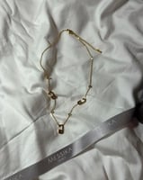 سلسال مسيكا مع حلق ذهبي