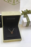 سلسال ڤان كليف عنابي مني