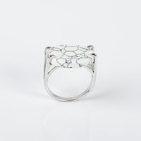 خاتم فضة ملكي بيضاوى شنكار - أبيض معّرق