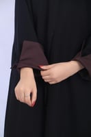 عبايه ساده بتدخيله على الكم بني