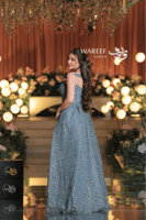 فستان سهرة أزرق سماوي فاخر بتطريز فضّي وقصّة أمامي...