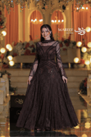 فستان سهرة بني مزخرف بالتطريزات اللامعة