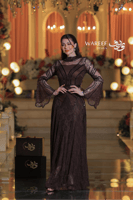 فستان سهرة بني مزخرف بالتطريزات اللامعة