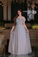 فستان سهرة لحمي أكتاف منسدلة مطرز بالكريستال الفضي...