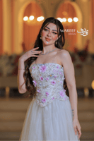 فستان سهرة سكري مزخرف بالورود