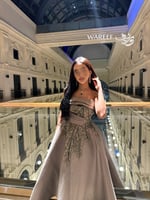 فستان سهرة فضي بتطريز نباتي فاخر ولمسة لمّاعة أنيق...