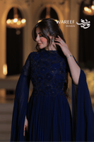 فستان سهرة ازرق طويل ملكي ناعم مع أكمام شفافة مزخر...