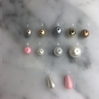 بروش مَلك صدف الوردة البيضاء