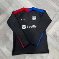 سويتر برشلونة بفتحة إبهام لون اسود