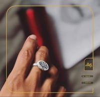 خاتم ملكي رجالي بدون اطار من احجار الماربل ابيض -ا...