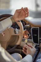 تعليقة سيارة بشكل الصقر - متجر النجم