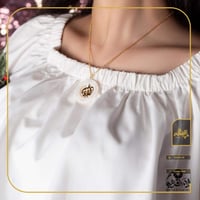 سلسال اطار ابيض بالاسم