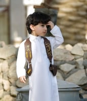 محزم اطفال بالأسم لون - اسود -ولون بني