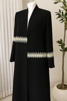 أسود