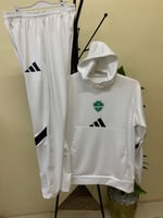 طقم سفر لاعبين الاهلي هودي مع بنطلون أبيض 2026