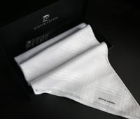 شماغ بيير كاردان أبيض كلاسيك