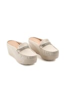 حذاء كعب عالي طبي انيق مفتوح من الخلف يتوسطه شريط...