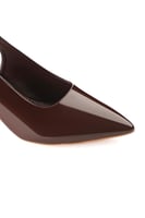 حذاء كلاسيكي بمقدمة مدببة و كعب سميك وحزام جلدي بإ...