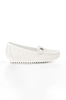 حذاء فلات طبي كاجوال مغلق يزينه حزام جلدي مزود بست...