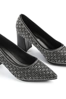 حذاء كلاسيكي مرصع بأحجار لامعة بكعب كتلة عالِ ومقد...