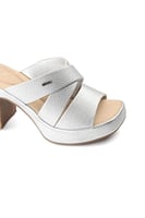 حذاء طبي كعب مفتوح عريض بشرائط متقاطعة تزينه قطعة...