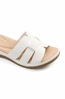 حذاء طبي مفتوح بمقدمة عريضه و شرائط متقاطعة