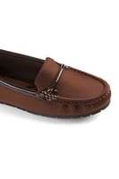 حذاء فلات طبي مغلق قماشي بشريط جلدي رفيع