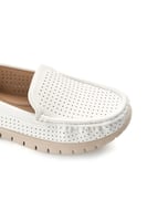 حذاء طبي كاجوال سادة مفرغ