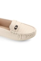 حذاء فلات طبي كاجوال مغلق يتوسطه شريط جلدي مزين بق...