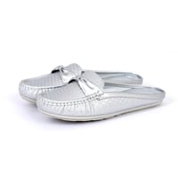 حذاء فلات طبي نسائي مفتوح من الخلف بلمعة مزود بشري...