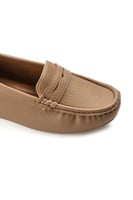 حذاء فلات طبي كاجوال مغلق مزين بحزام جلدي عريض