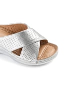 حذاء صيفي طبي أنيق كعب عالِ بلمعة وبمقدمة متقاطعة...