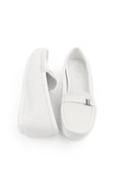 حذاء فلات طبي كاجوال مغلق يزينه حزام جلدي مزود بست...