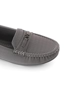 حذاء فلات طبي كاجوال مغلق مزين بشريط جلدي يتوسطه ق...