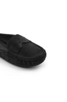 حذاء فلات طبي نسائي مفتوح من الخلف مزين بشريط جلدي...