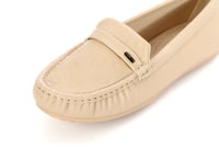 حذاء فلات طبي كاجوال مغلق يتوسطه حزام جلدي رفيع وأ...