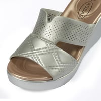 حذاء صيفي طبي أنيق كعب عالِ بمقدمة عريضة بلمعة