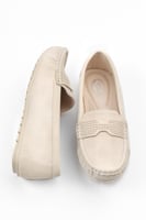 حذاء فلات طبي كاجوال مغلق مزينة بحزام مفرغ بأعلى ا...