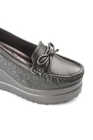 حذاء كعب عالي طبي سابو مغلق من الخلف يتوسطه شريطة...