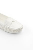 حذاء فلات طبي كاجوال مغلق بلمعة مزينة بحزام بأعلى...