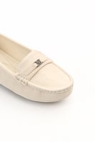 حذاء فلات طبي كاجوال مغلق يزينه حزام جلدي مزود بست...