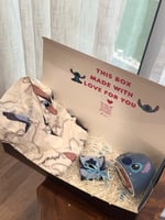 بجامة ستيتش وجوارب وكوب